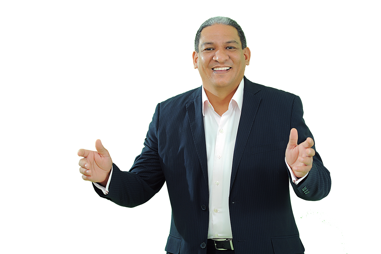 men, speaker, knight-771804.jpg